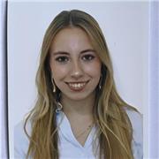 Profesora de matemáticas y lengua (quizás otras asignaturas), apto para primaria y eso.